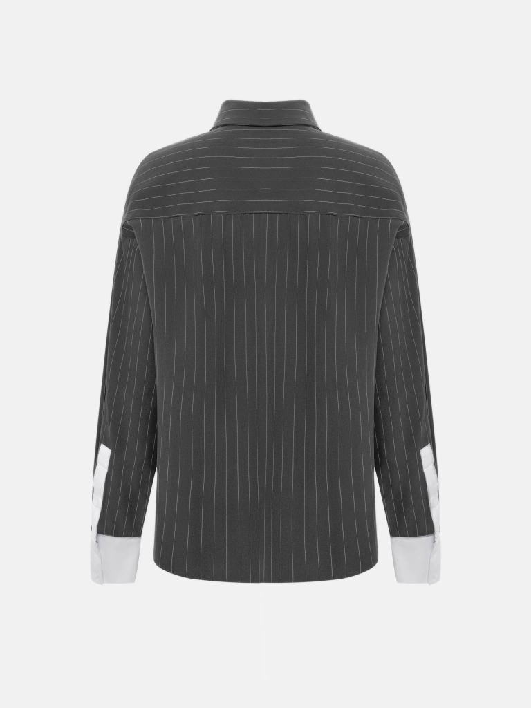 Loose-fitting striped shirt with contrasting details