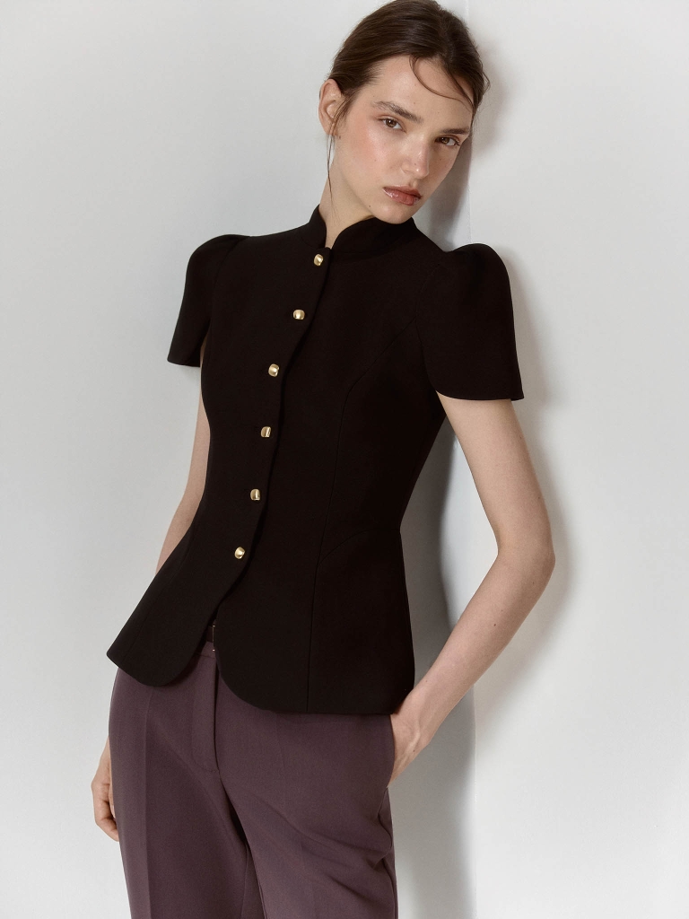 Fitted jacket with a stand-up collar and voluminous sleeves
