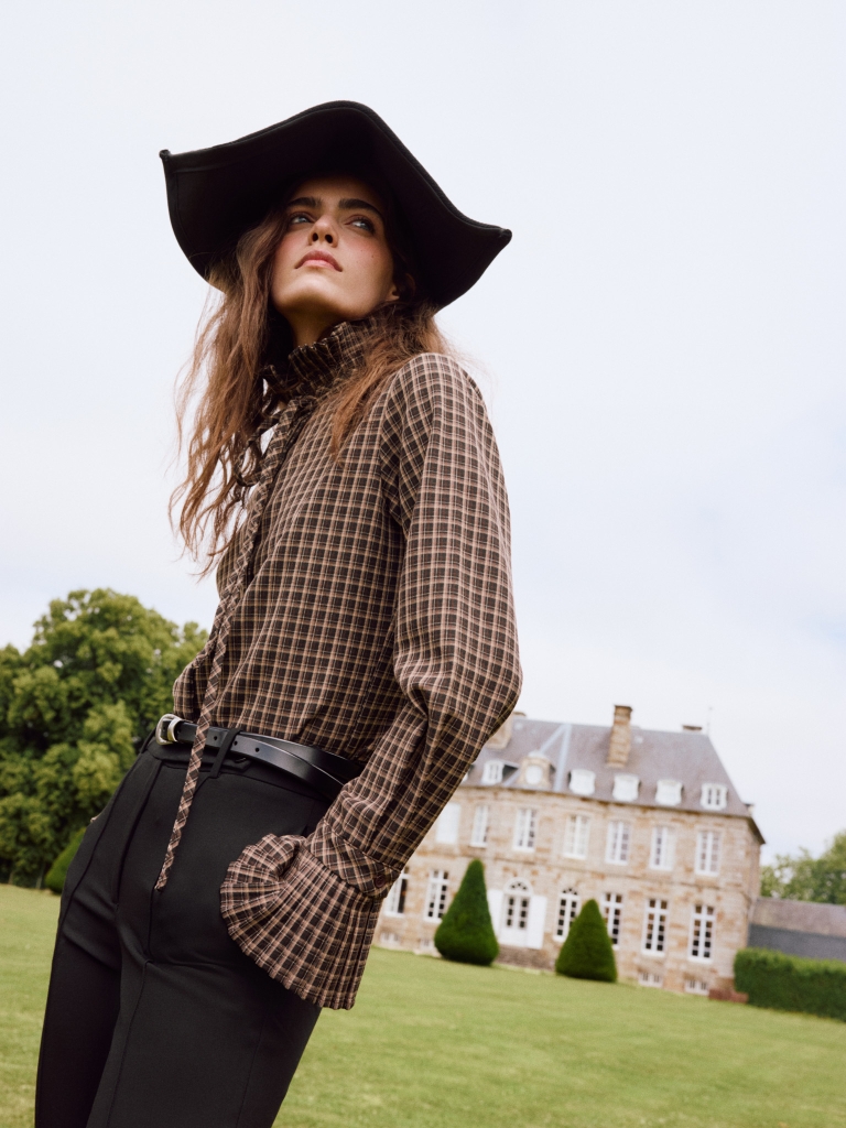 Checkered shirt with pleated details and ties at the collar