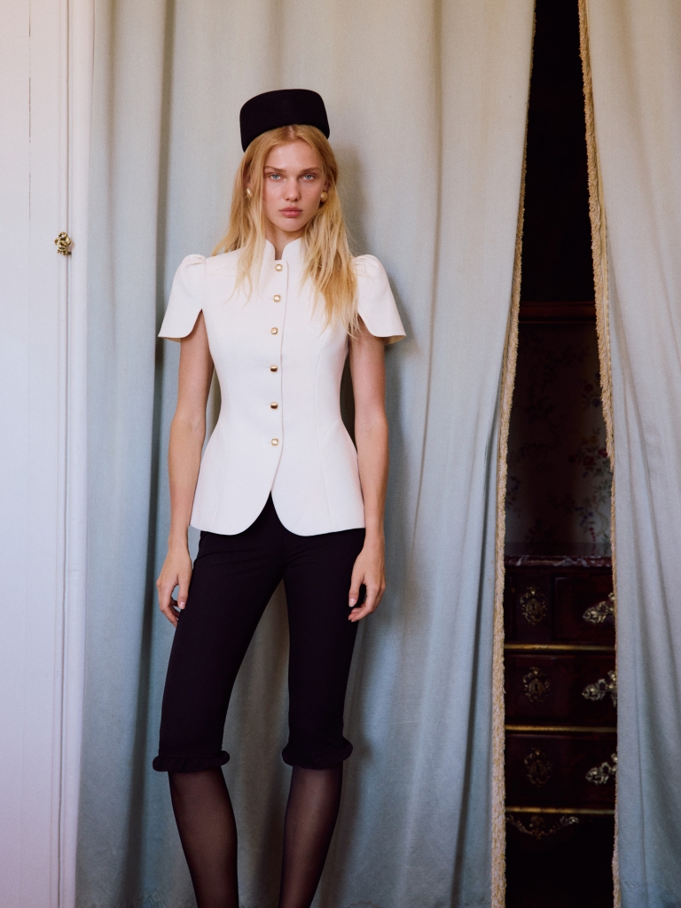 Fitted jacket with a stand-up collar and voluminous sleeves