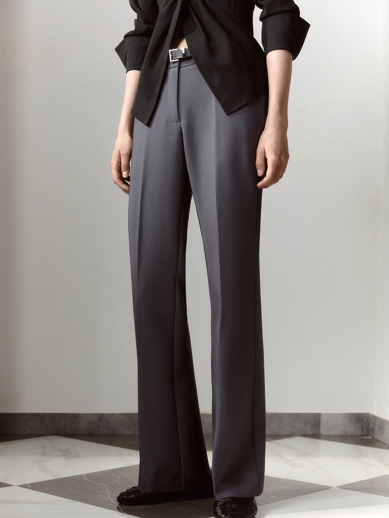 Straight suiting trousers with a wide belt