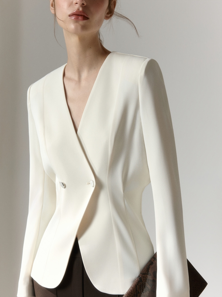 Fitted double-breasted jacket in lightweight fabric