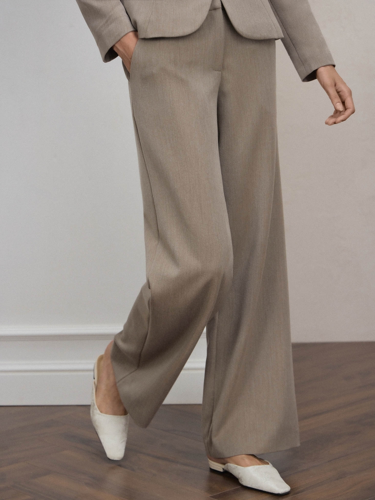 Pantalon ample avec des fermetures métalliques