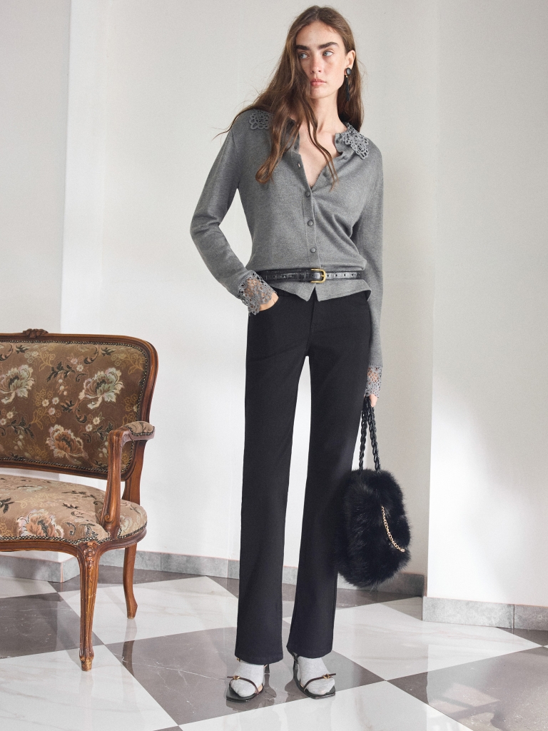 Straight-leg jeans with a wide waistband