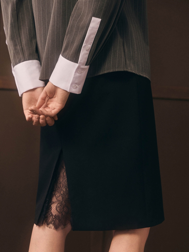 Straight-cut knee-length tailored skirt