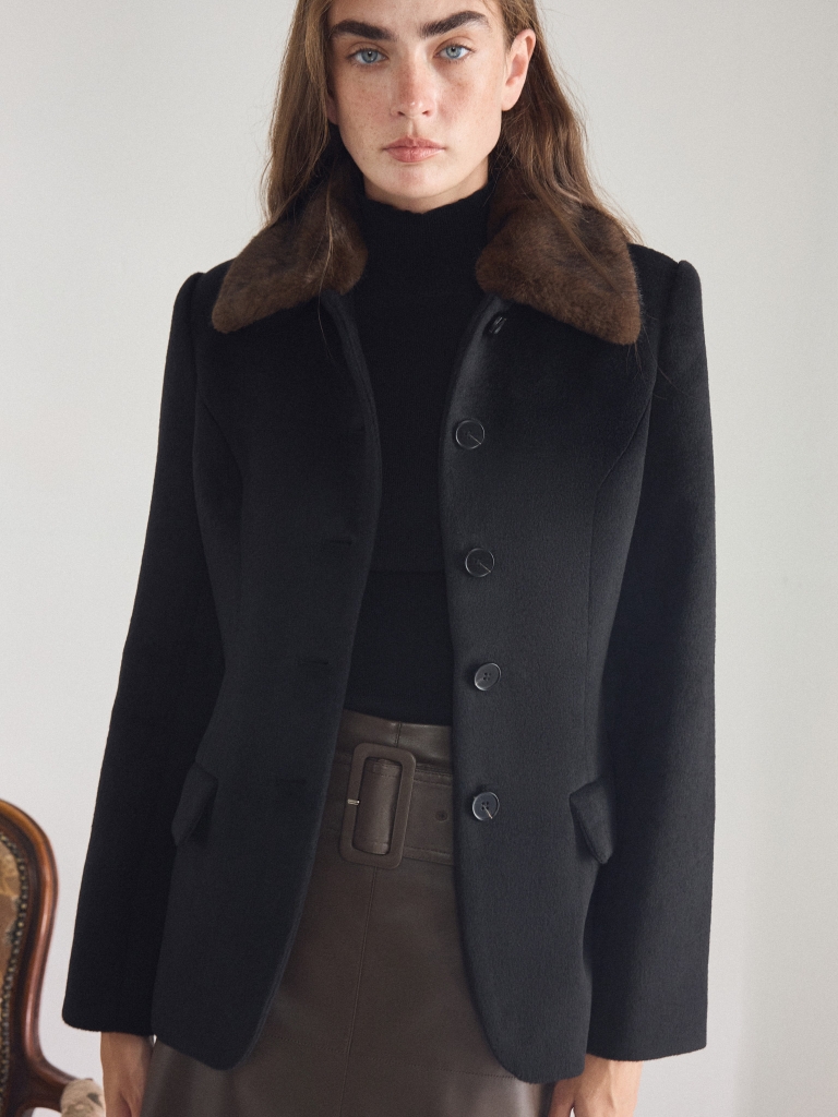 Fitted woollen coat with an eco-fur collar