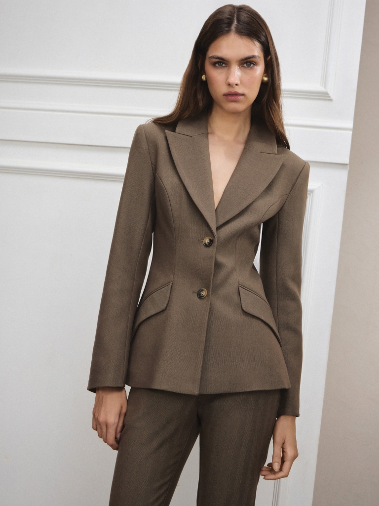 Fitted jacket with slanted side pockets