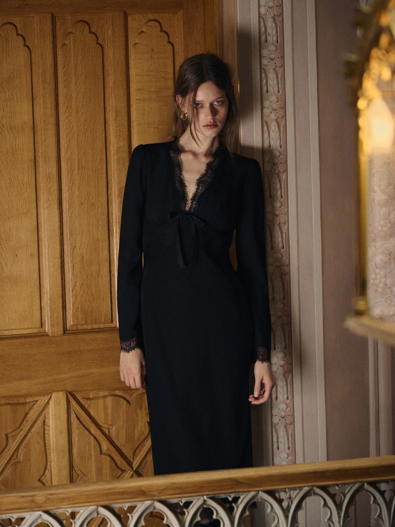 Midi dress with a bow on the bodice and matching lace