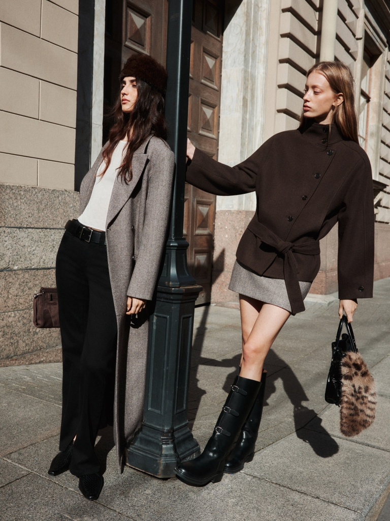 Short coat with button fastening and a matching belt