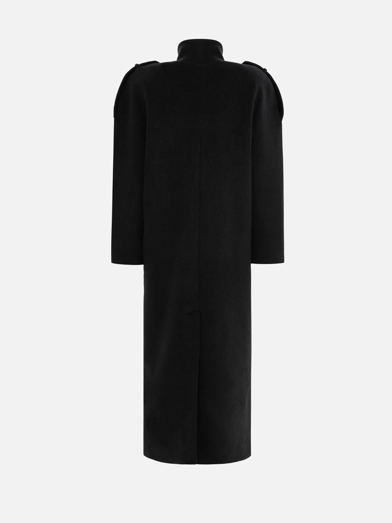 Oversized maxi coat with a collar fastening