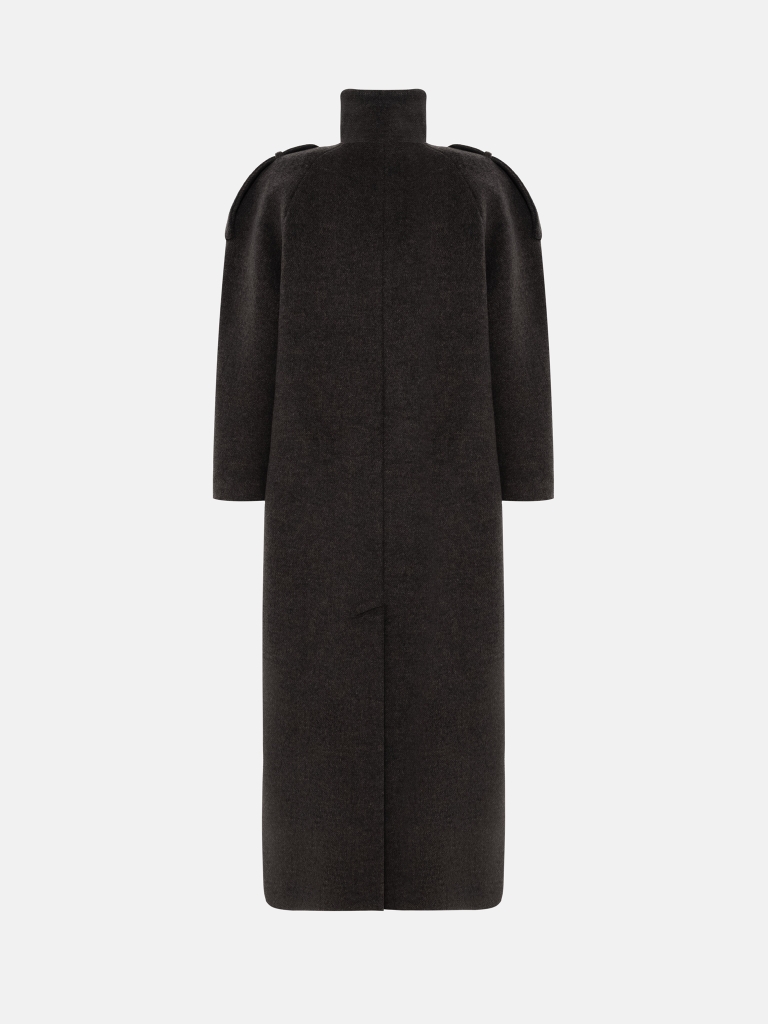 Oversized maxi coat with a collar fastening