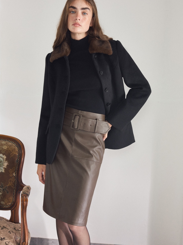 Knee-length eco-leather skirt with a wide belt