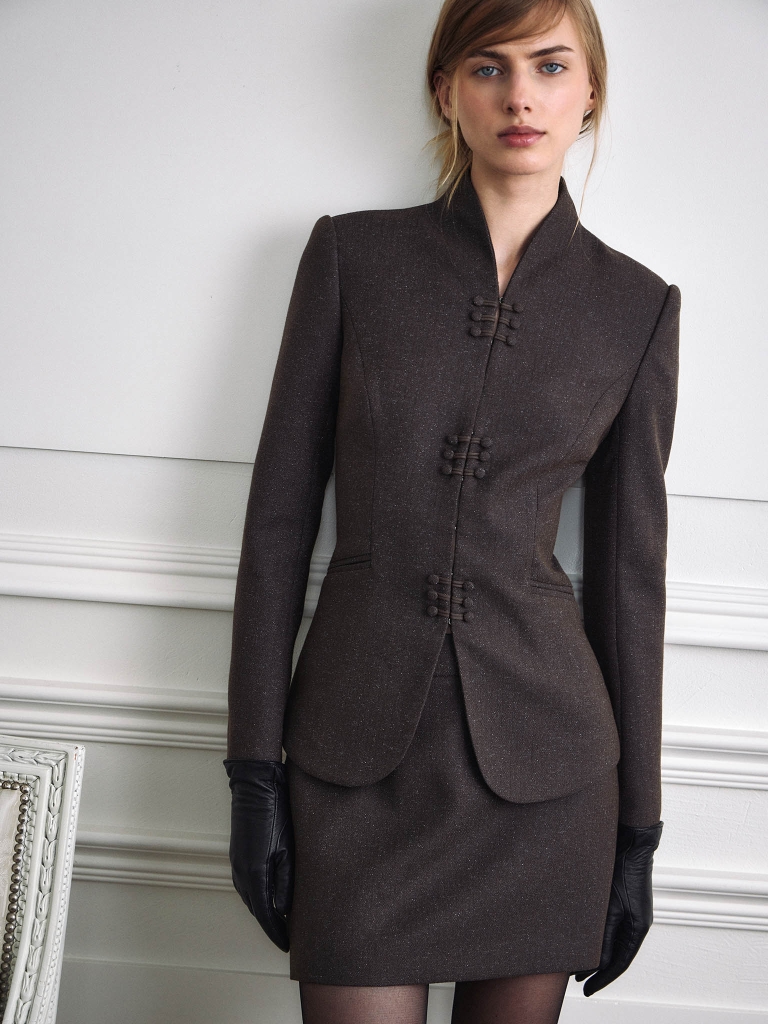 Single-breasted jacket with a high collar and hidden fastening