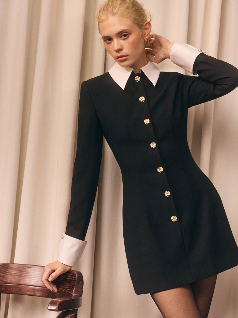 Fitted jacket-style dress with contrasting details and golden details 