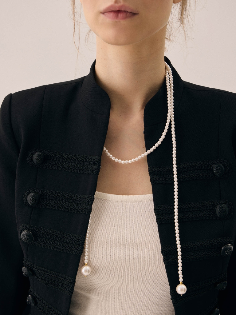 Long necklace made of small pearls