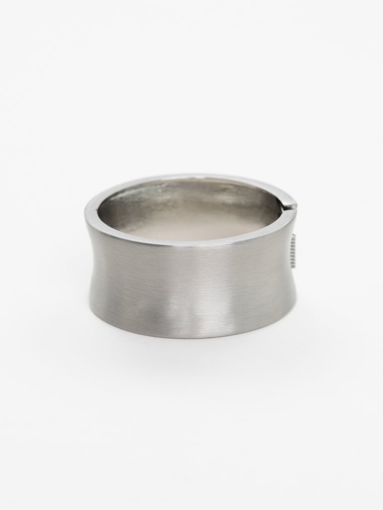 Rundes Armband aus mattem Metall