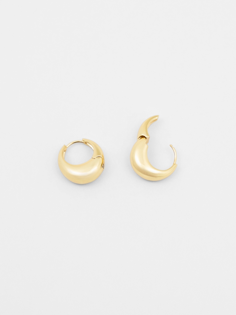 Hollow hoop earrings in smooth metal