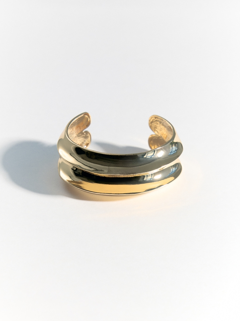 Ribbed round bracelet in smooth metal