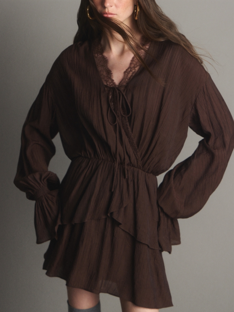 Mini dress in lightweight fabric with lace on the collar