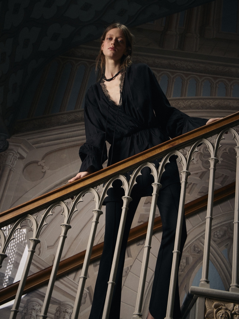 Mini dress in lightweight fabric with lace on the collar