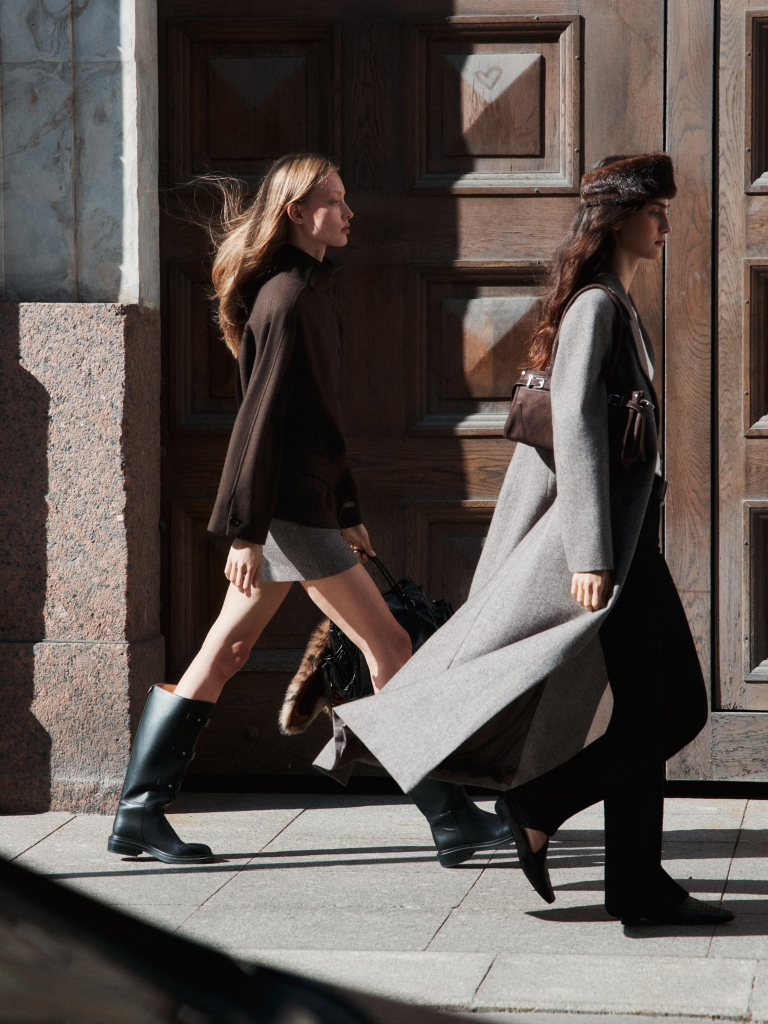 Double-breasted maxi woollen coat