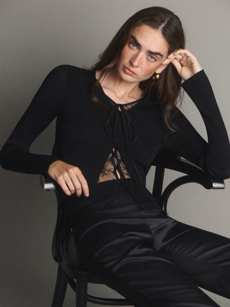 Ribbed cardigan with lace lining