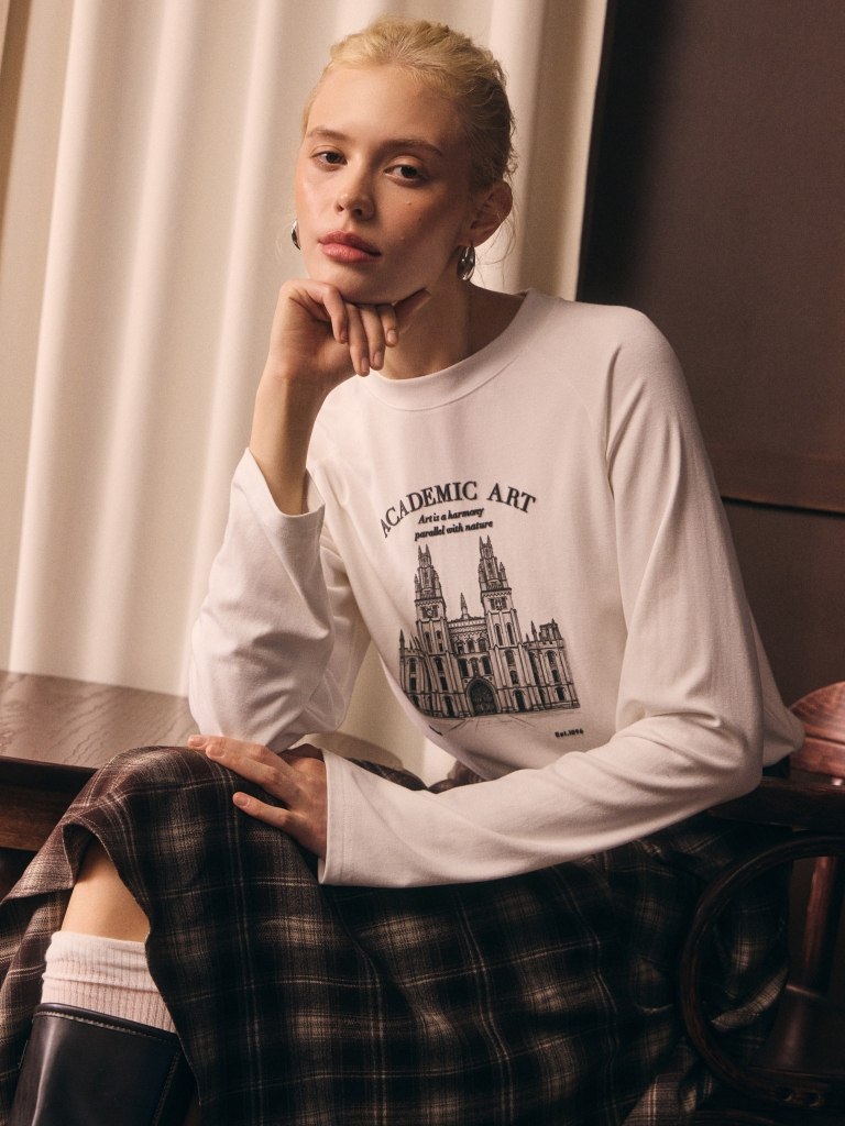 Oversized viscose longsleeve with a contrasting print
