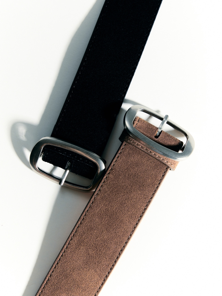 Genuine suede belt with an oval buckle