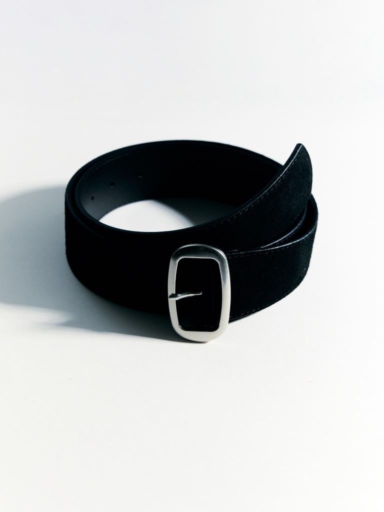 Genuine suede belt with an oval buckle
