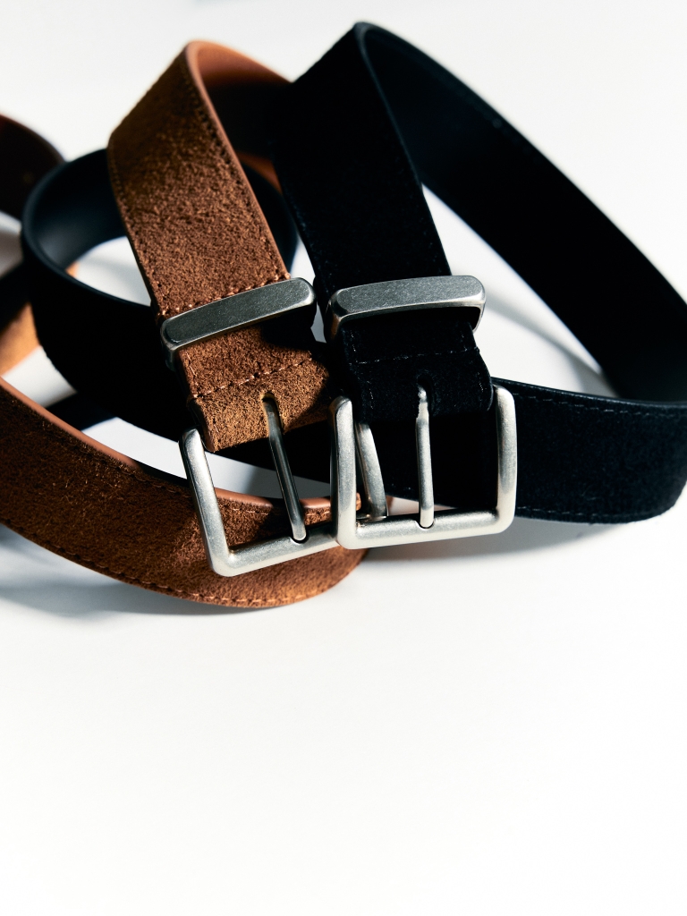 Genuine suede belt with a rectangular buckle