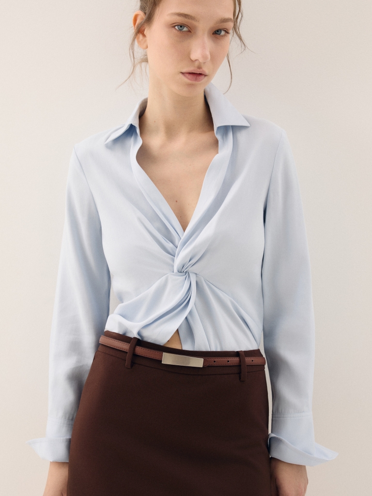 Thin leather belt with a rectangular buckle