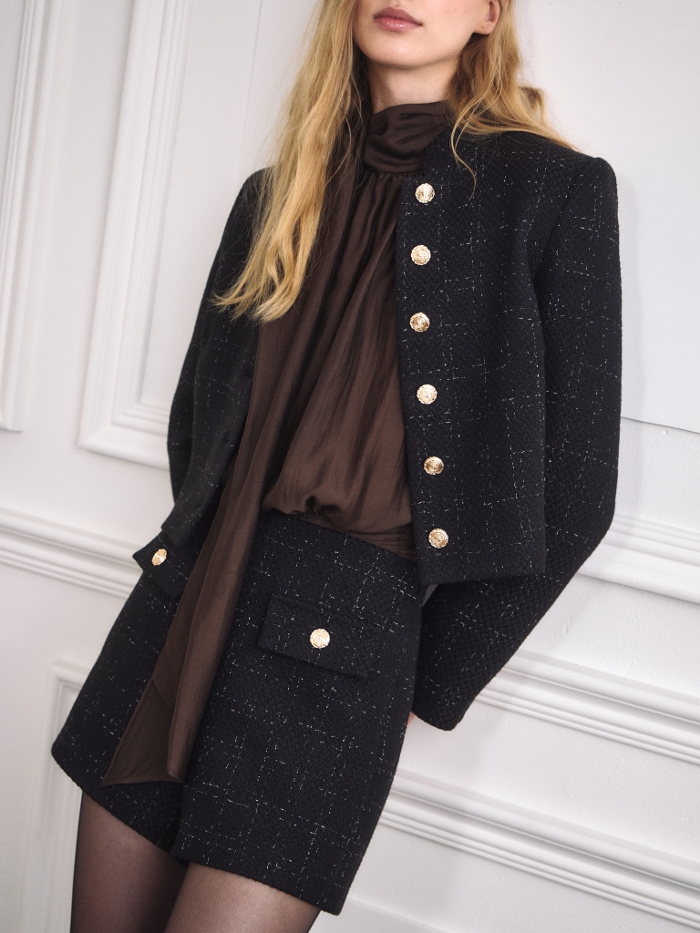 Straight-cut tweed jacket with golden fittings 