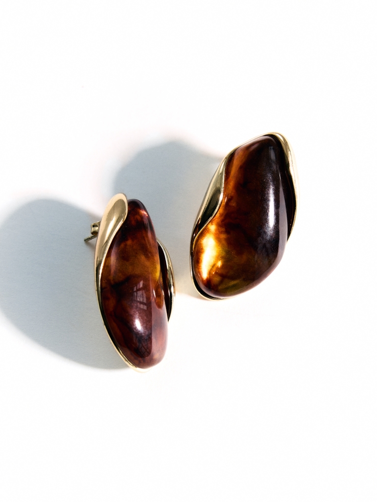Abstract-shaped stud earrings with stones in the center