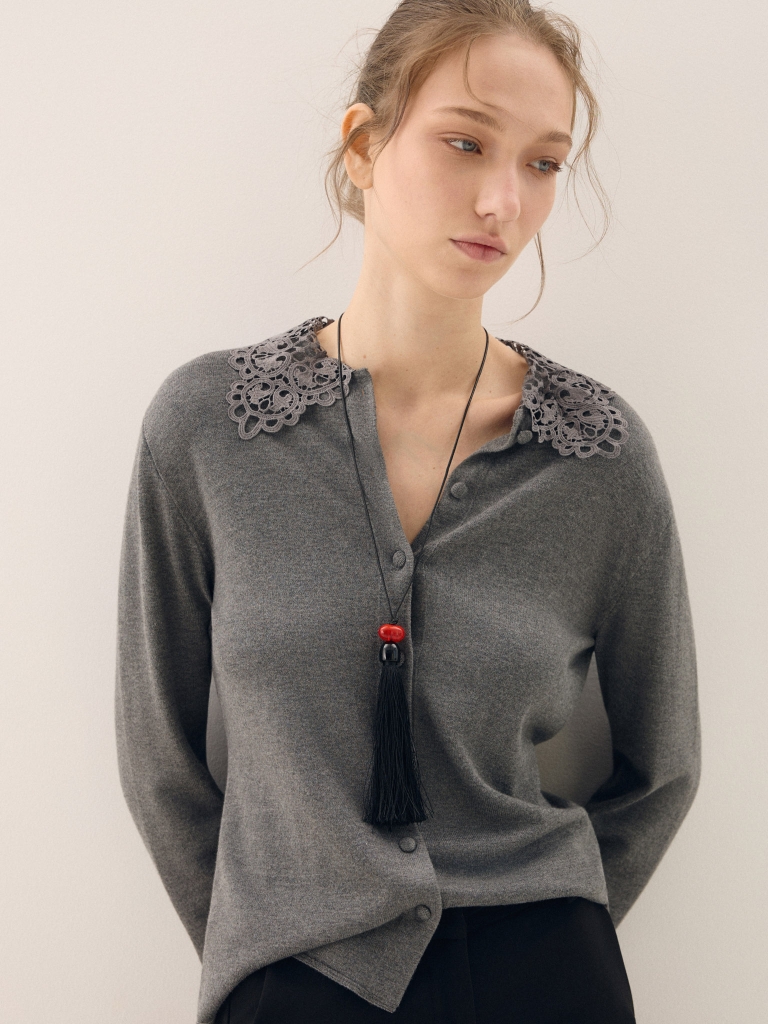Cord necklace with a bright stone and a tassel pendant