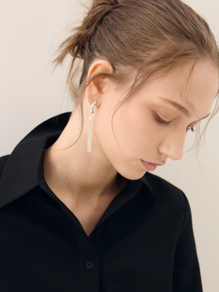 Stud earrings with chain pendants