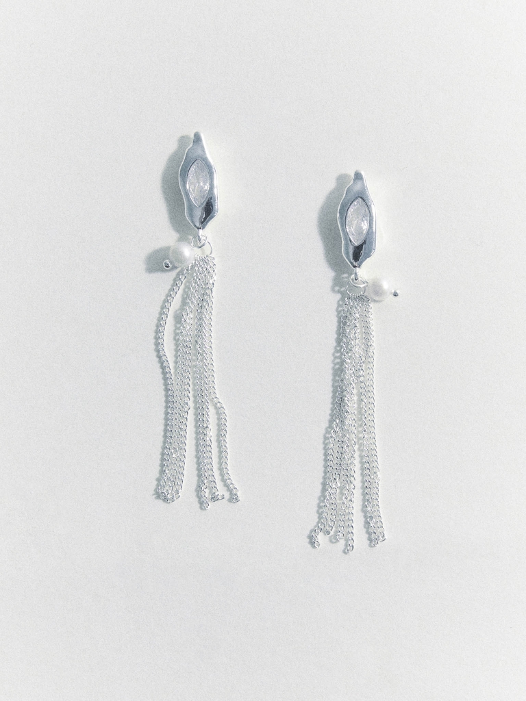 Stud earrings with chain pendants