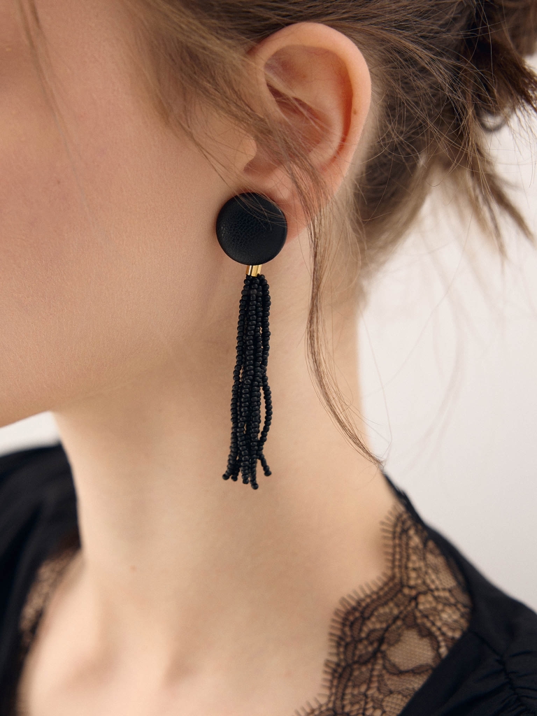 Stud earrings with beaded tassels