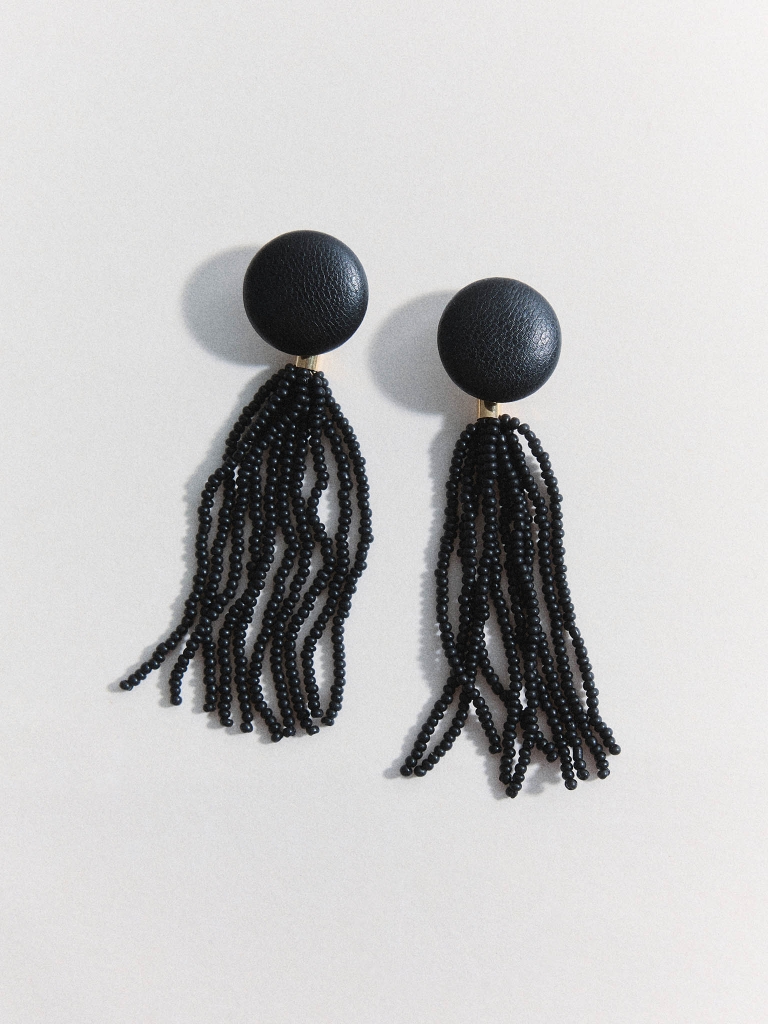 Stud earrings with beaded tassels