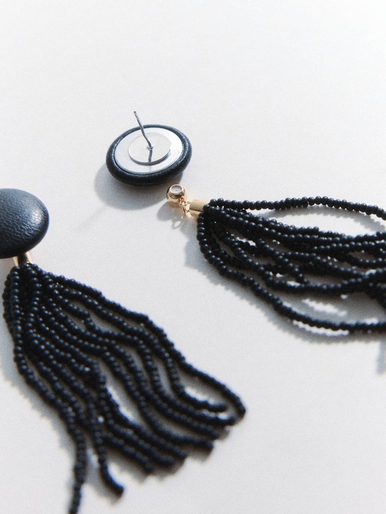 Stud earrings with beaded tassels