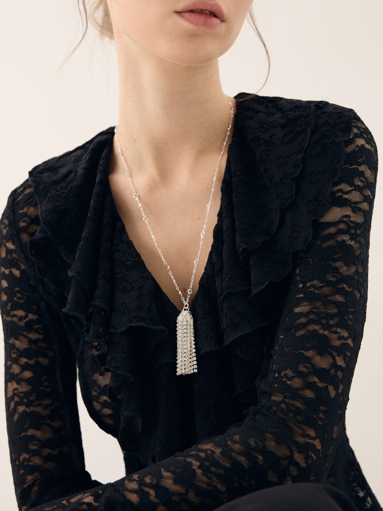 Delicate chain with a rhinestone tassel pendant