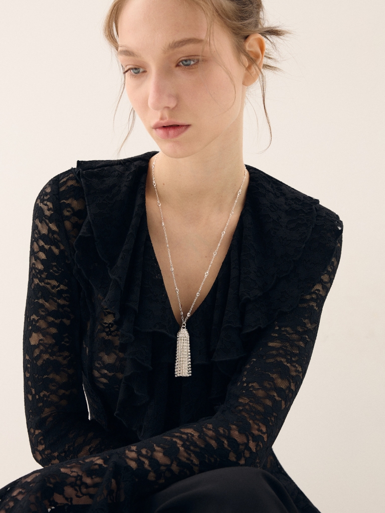 Delicate chain with a rhinestone tassel pendant