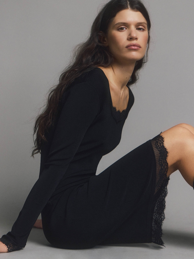 Ribbed mini dress with lace