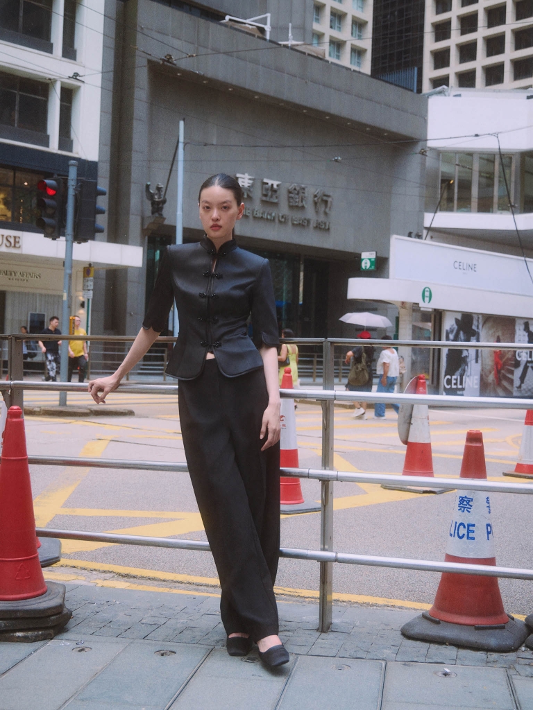 Straight-leg trousers with creases
