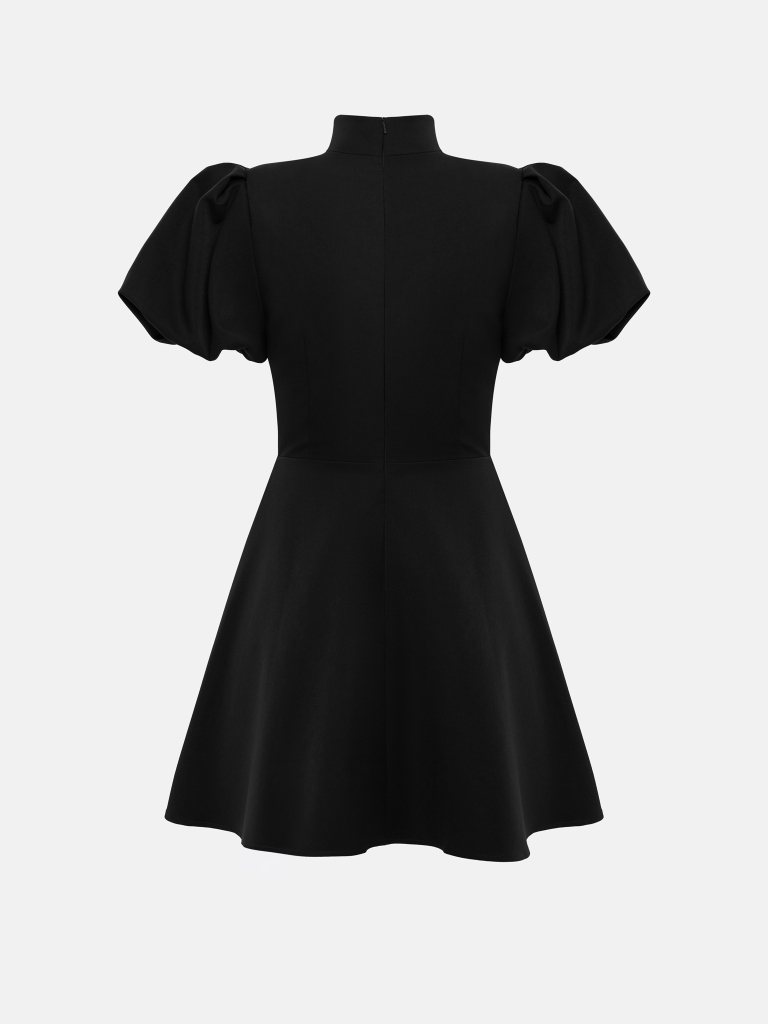 Figurbetontes Minikleid mit Stehkragen und Puffärmeln