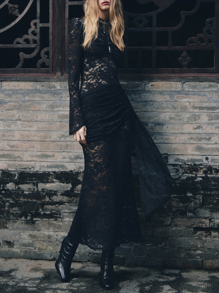 Guipure dress with a back cutout