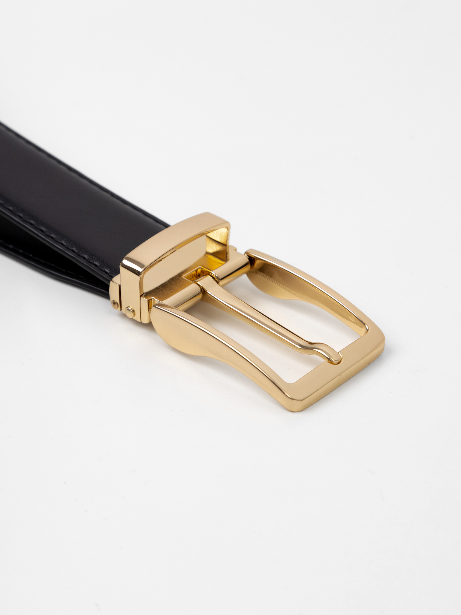 Wide rectangular-button leather belt
