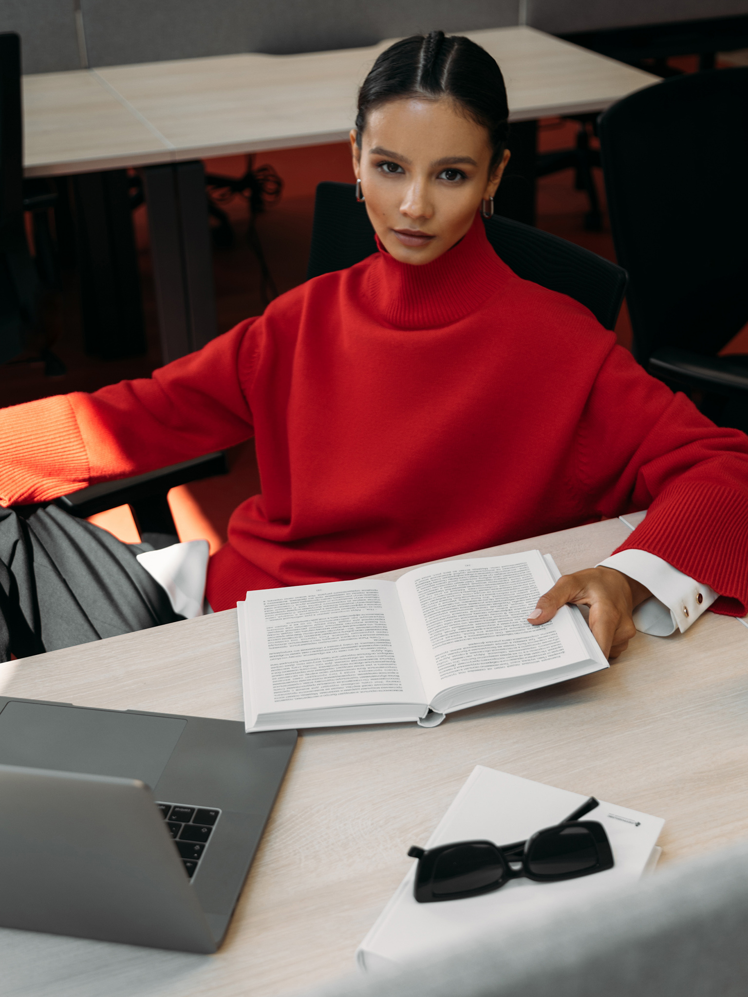 Трикотажный свитер свободного кроя