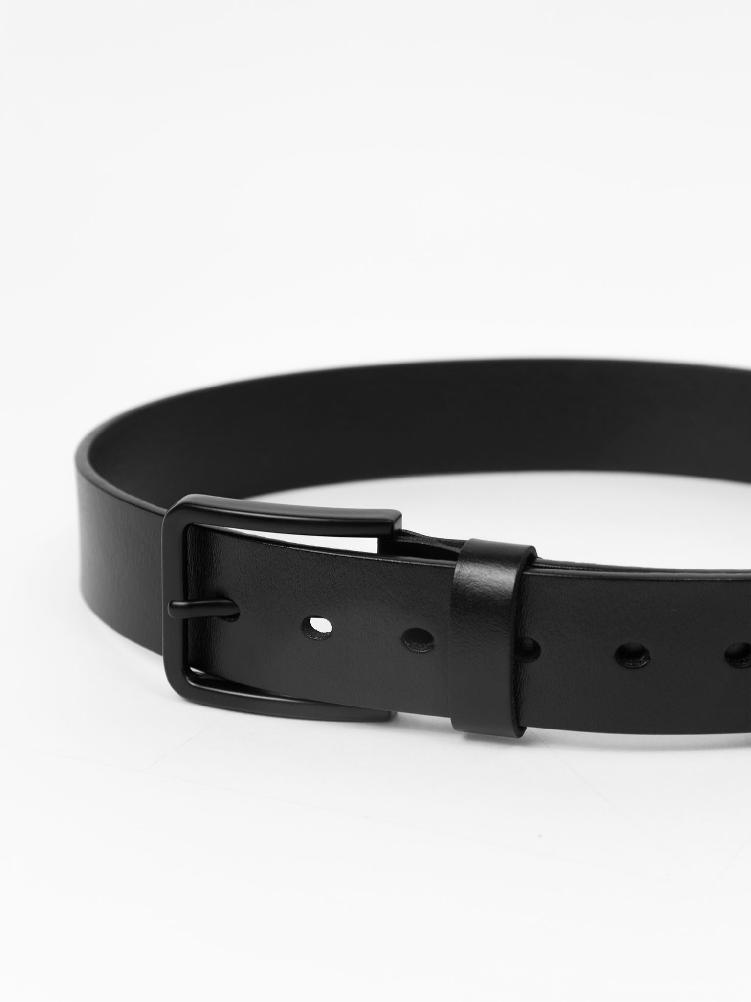 Tonal-buckle leather belt