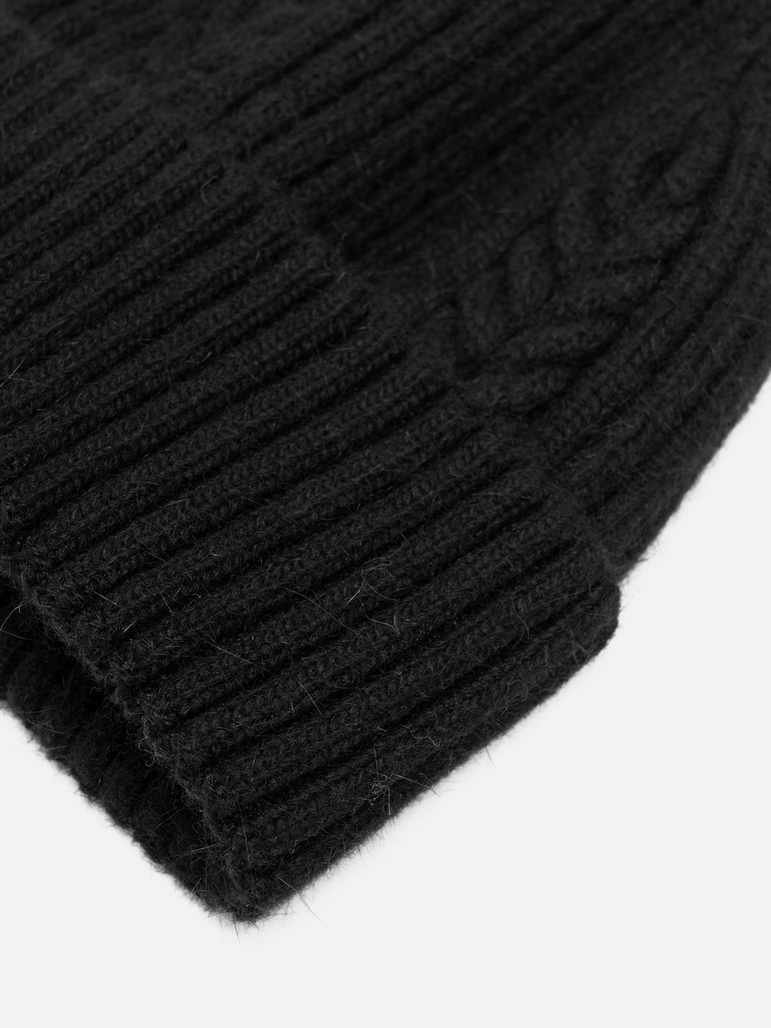 Прилегающая шапка-бини с ангорой