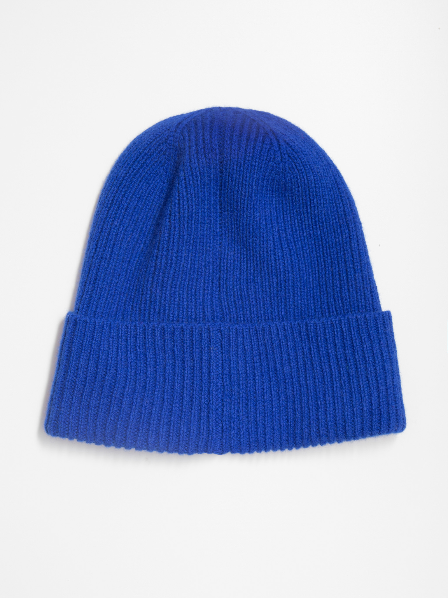 Шерстяная шапка с металлическим декором